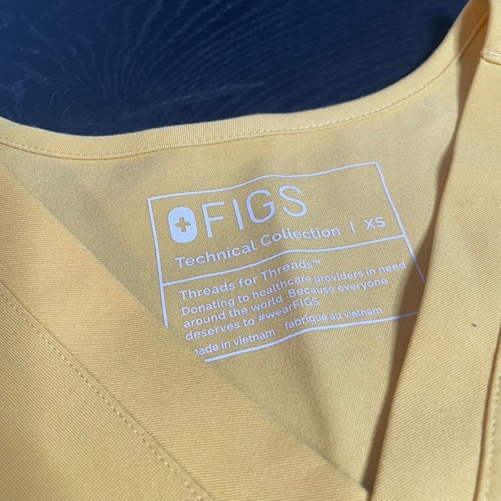 FIGS Catarina Light Gold Yellow V-Neck Scrub Top XS Limited Edition RN CNA VET - Picture 3 of 5